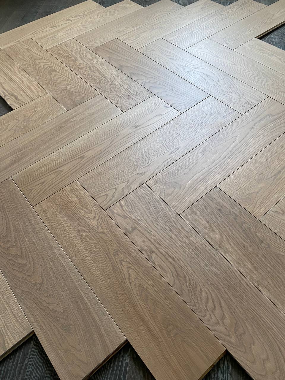 Инженерная доска Епаркет Дуб Saint-Petersburg селект лак венгерская елка 540×90×15 Инженерная доска Епаркет Дуб Saint-Petersburg селект лак венгерская елка 540×90×15